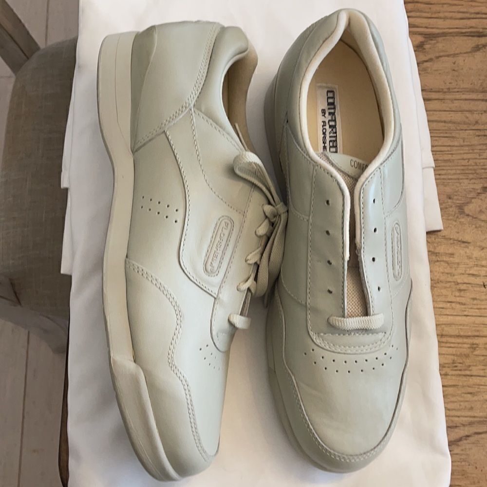 FLORSHEIM DARK CREAM COLORED LEATHER SNEAK…